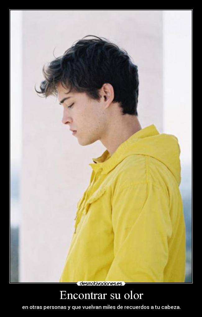 Encontrar su olor - en otras personas y que vuelvan miles de recuerdos a tu cabeza.