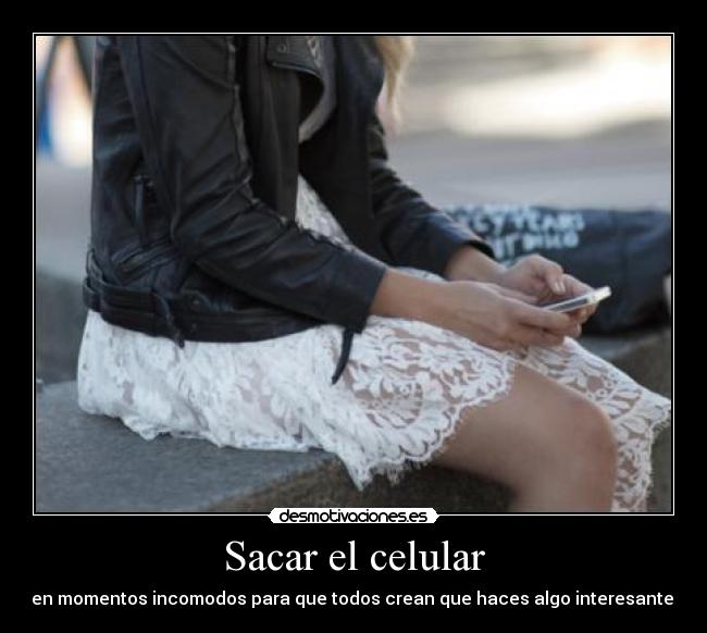 Sacar el celular - en momentos incomodos para que todos crean que haces algo interesante.