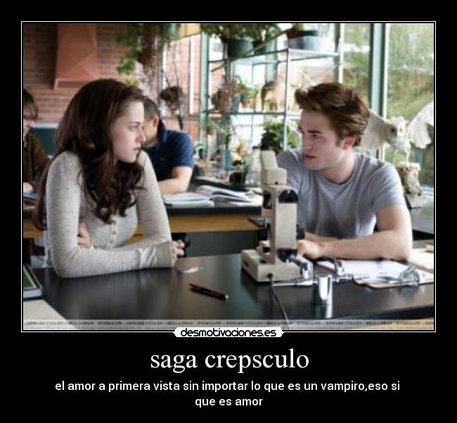 saga crepsculo - el amor a primera vista sin importar lo que es un vampiro,eso si
que es amor