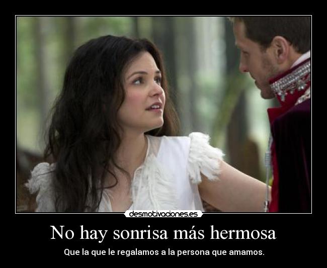 No hay sonrisa más hermosa - Que la que le regalamos a la persona que amamos.