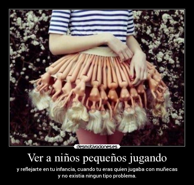 Ver a niños pequeños jugando -