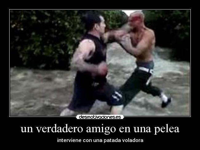 un verdadero amigo en una pelea - interviene con una patada voladora