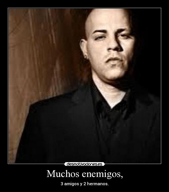 Muchos enemigos, - 3 amigos y 2 hermanos.