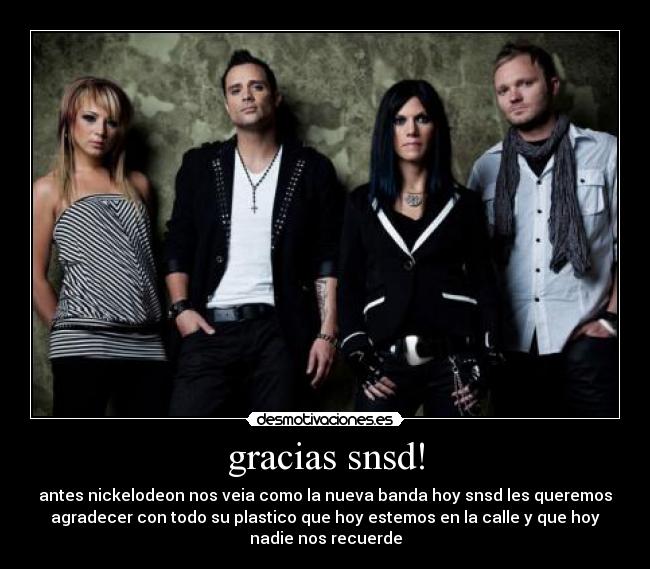 gracias snsd! - antes nickelodeon nos veia como la nueva banda hoy snsd les queremos
agradecer con todo su plastico que hoy estemos en la calle y que hoy
nadie nos recuerde