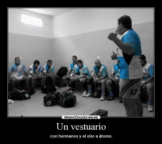 Un vestuario - con hermanos y el olor a átomo.