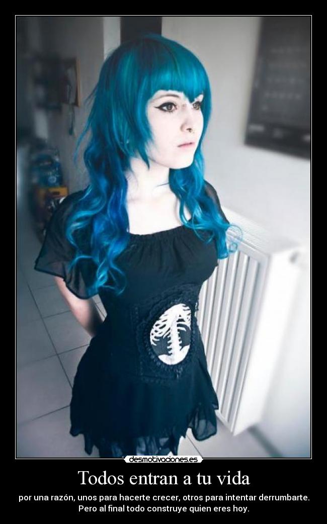 Todos entran a tu vida - por una razón, unos para hacerte crecer, otros para intentar derrumbarte.
Pero al final todo construye quien eres hoy.