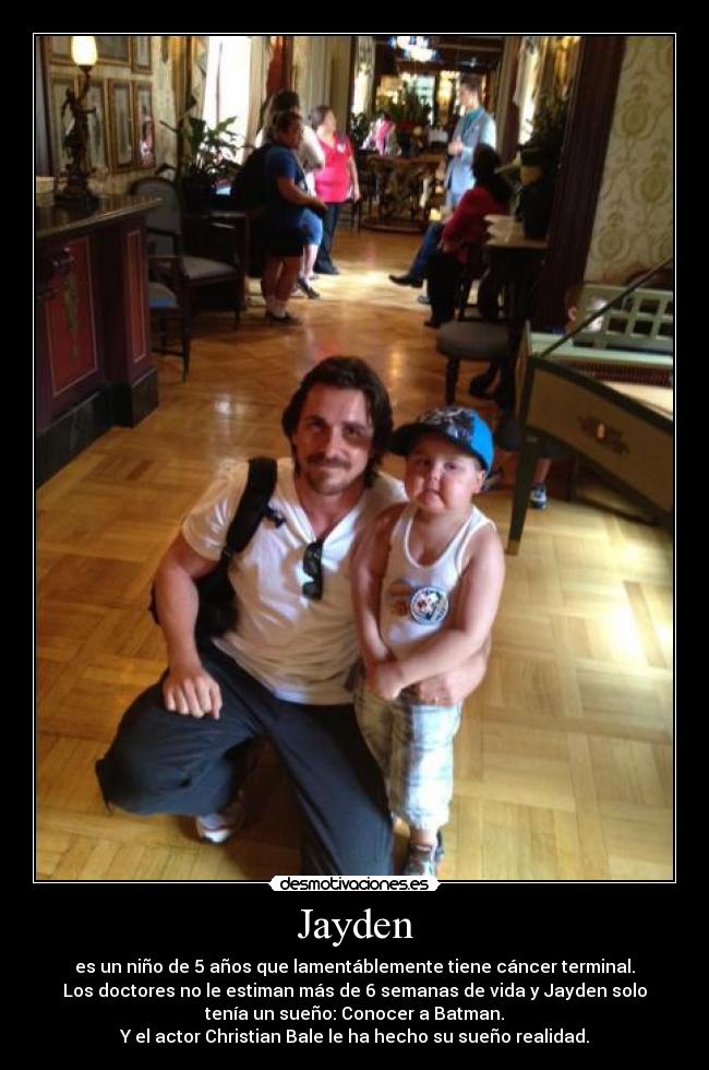 Jayden - es un niño de 5 años que lamentáblemente tiene cáncer terminal.
Los doctores no le estiman más de 6 semanas de vida y Jayden solo
tenía un sueño: Conocer a Batman.
Y el actor Christian Bale le ha hecho su sueño realidad.