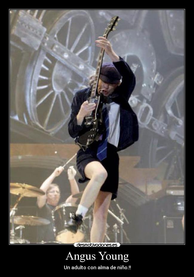 Angus Young - Un adulto con alma de niño.!!