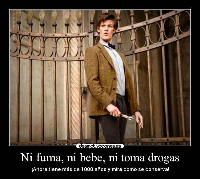carteles doctor who fuma bebe toma drogas destornillador sonico clantimelord 1000 anos pff desmotivaciones
