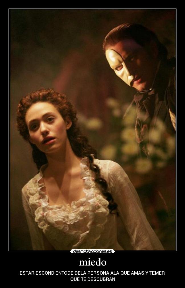 miedo - ESTAR ESCONDIENTODE DELA PERSONA ALA QUE AMAS Y TEMER 
QUE TE DESCUBRAN