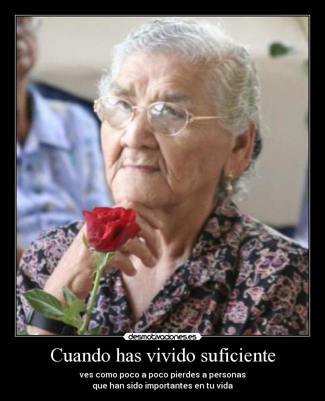carteles cuando vives suficiente ves como poco pierdes personas importantes vida desmotivaciones