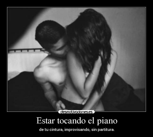 Estar tocando el piano -