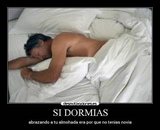 SI DORMIAS - abrazando a tu almohada era por que no tenias novia