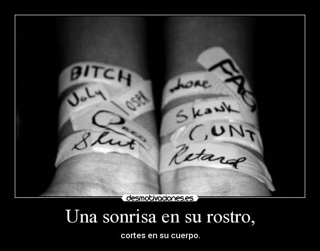 Una sonrisa en su rostro, - cortes en su cuerpo.