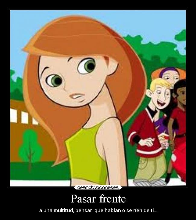 Pasar frente - a una multitud, pensar que hablan o se ríen de ti...