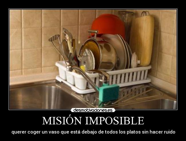 MISIÓN IMPOSIBLE - querer coger un vaso que está debajo de todos los platos sin hacer ruido