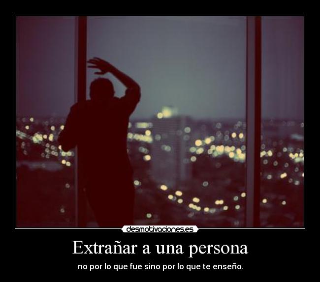 Extrañar a alguien es saber que aún en la distancia puedes abrazarlo ...