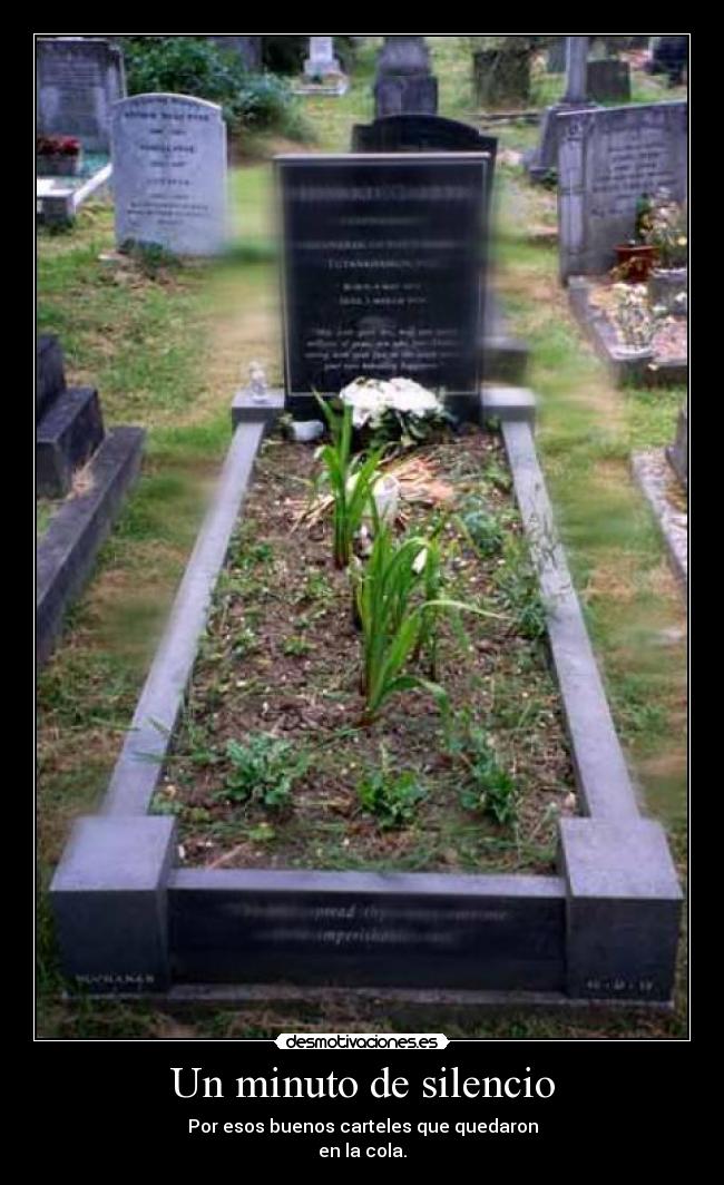 Un minuto de silencio - Por esos buenos carteles que quedaron
en la cola.