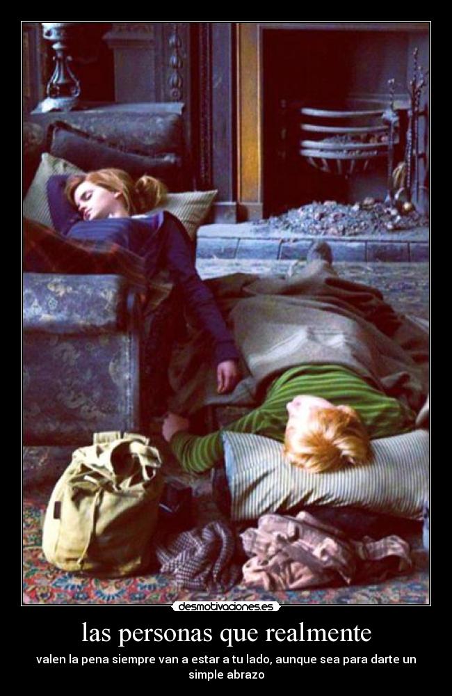 las personas que realmente - valen la pena siempre van a estar a tu lado, aunque sea para darte un simple abrazo