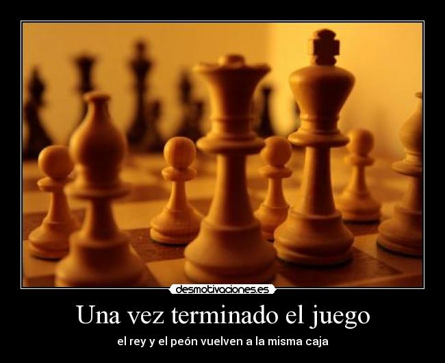 Una vez terminado el juego - el rey y el peón vuelven a la misma caja