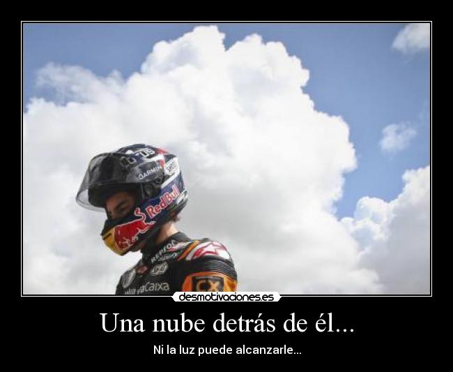 Una nube detrás de él... -