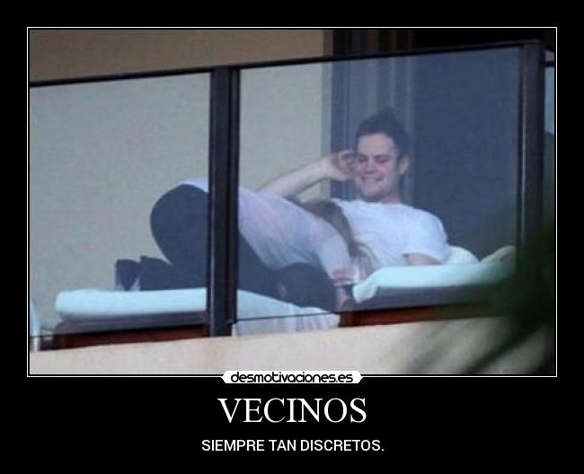 VECINOS - SIEMPRE TAN DISCRETOS.