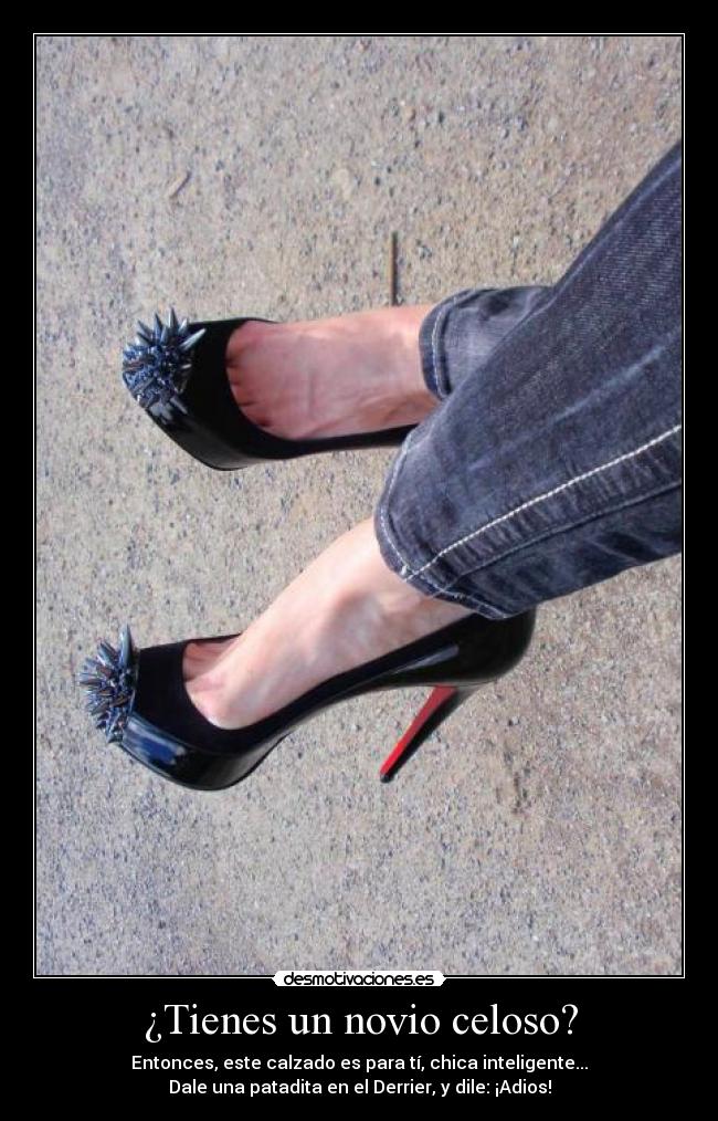 carteles chica calzado zapato bonita personalidad sentimientos novio celoso patada desmotivaciones