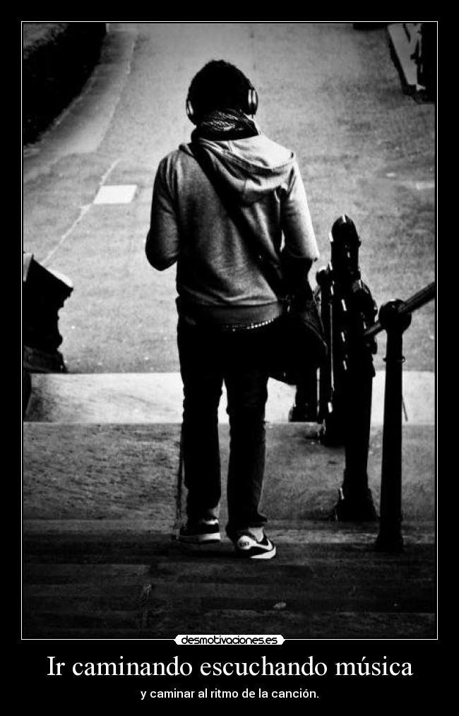Ir caminando escuchando música -