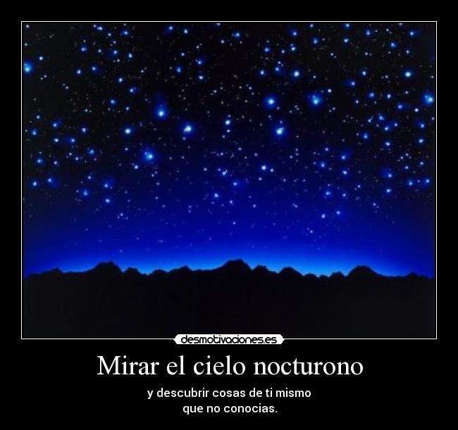 Mirar el cielo nocturono -