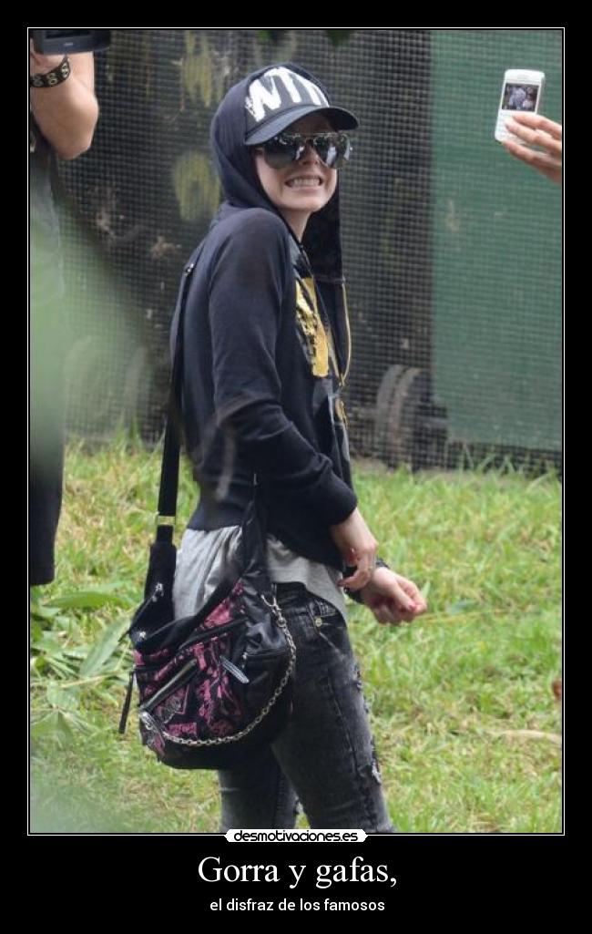 carteles avril lavigne avrileros littleblackstar gafas gorra famosos disfraz desmotivaciones
