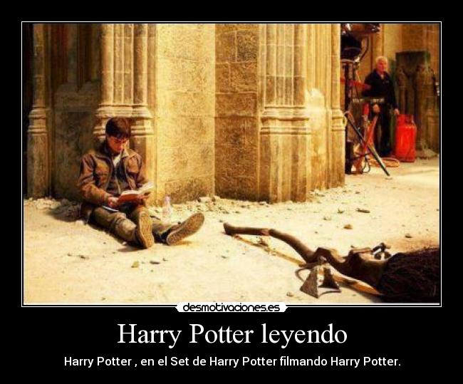 Harry Potter leyendo - Harry Potter , en el Set de Harry Potter filmando Harry Potter.