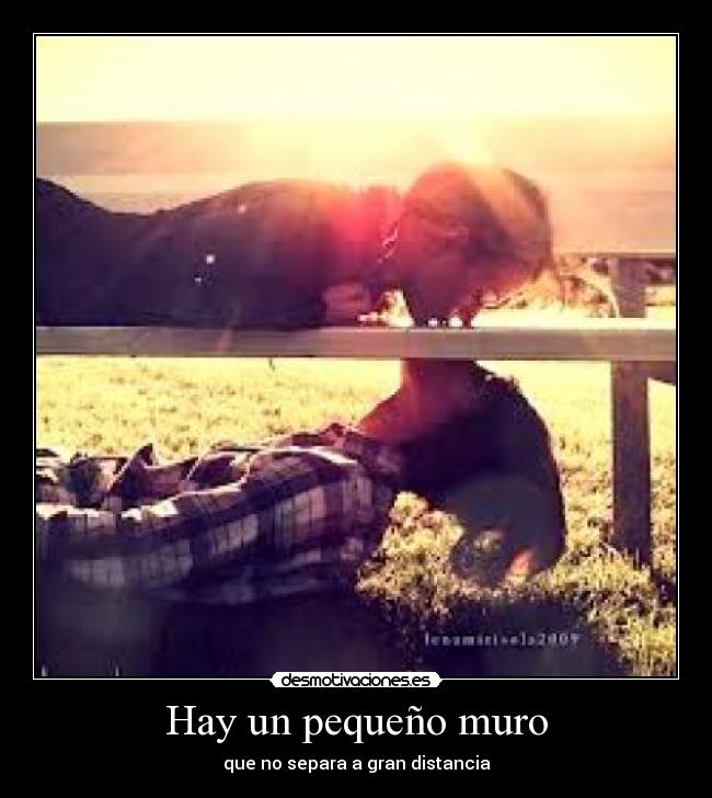 Hay un pequeño muro - que no separa a gran distancia