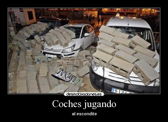 Coches jugando - al escondite