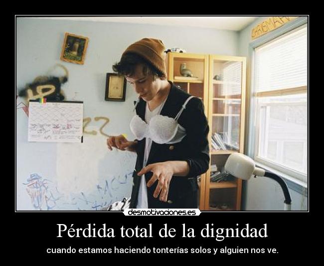 Pérdida total de la dignidad - cuando estamos haciendo tonterías solos y alguien nos ve.