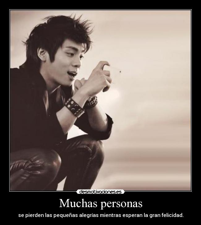 Muchas personas - se pierden las pequeñas alegrías mientras esperan la gran felicidad.