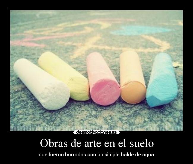 Obras de arte en el suelo - que fueron borradas con un simple balde de agua.