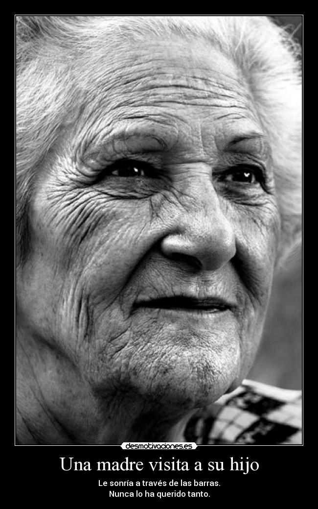 Una madre visita a su hijo - Le sonría a través de las barras.
Nunca lo ha querido tanto.