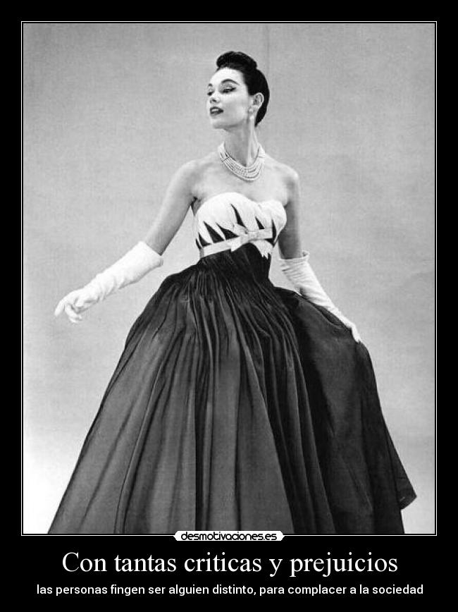 Con tantas criticas y prejuicios - las personas fingen ser alguien distinto, para complacer a la sociedad