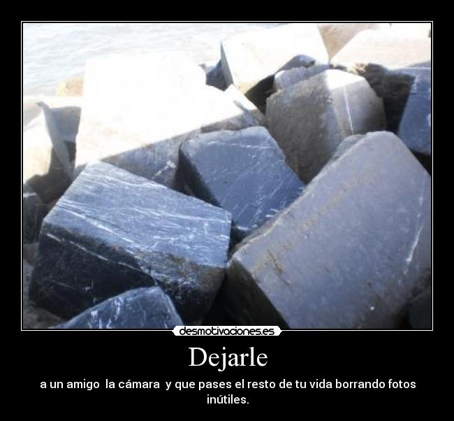 Dejarle - a un amigo  la cámara  y que pases el resto de tu vida borrando fotos inútiles.