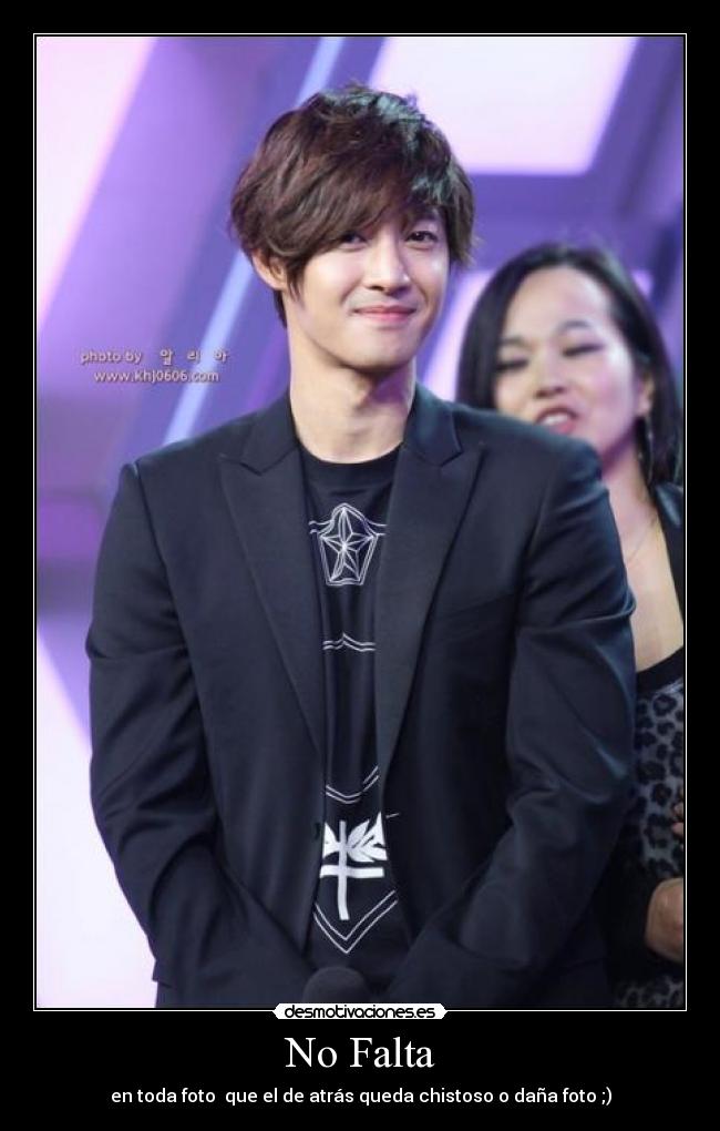 No Falta - en toda foto  que el de atrás queda chistoso o daña foto ;)
