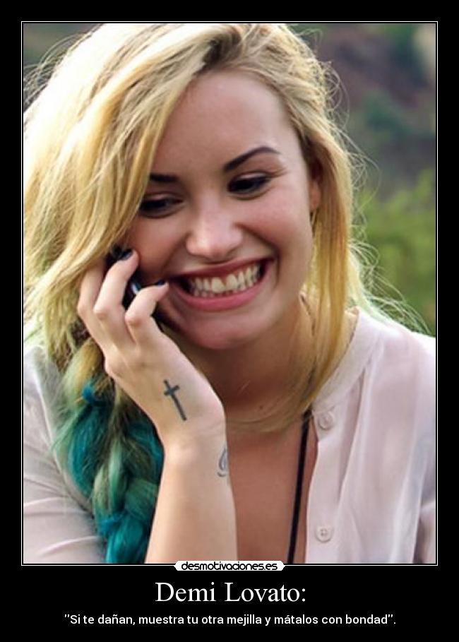 Demi Lovato: - Si te dañan, muestra tu otra mejilla y mátalos con bondad.