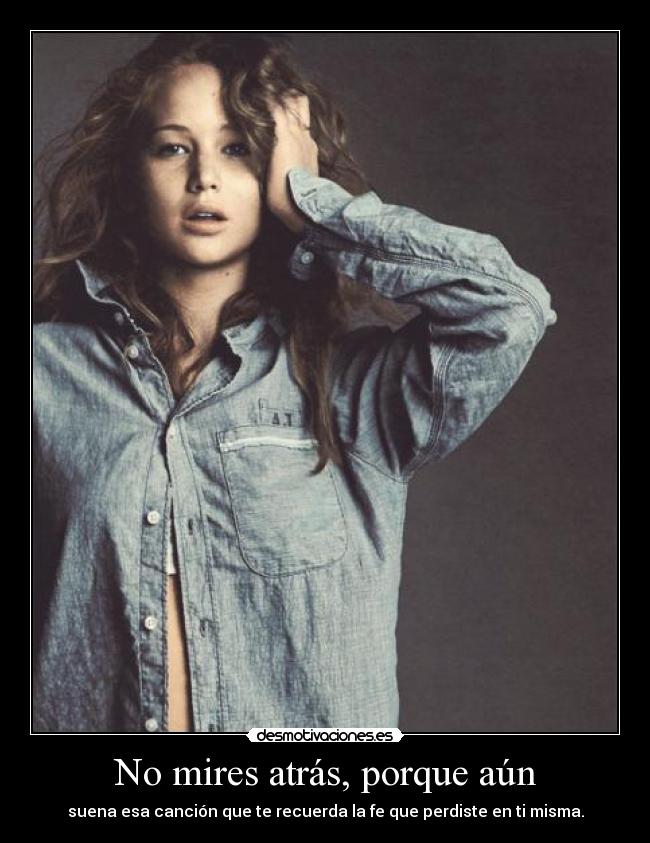 No mires atrás, porque aún -