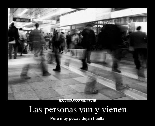 Las personas van y vienen -