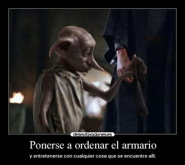 Ponerse a ordenar el armario - y entretenerse con cualquier cosa que se encuentre allí.