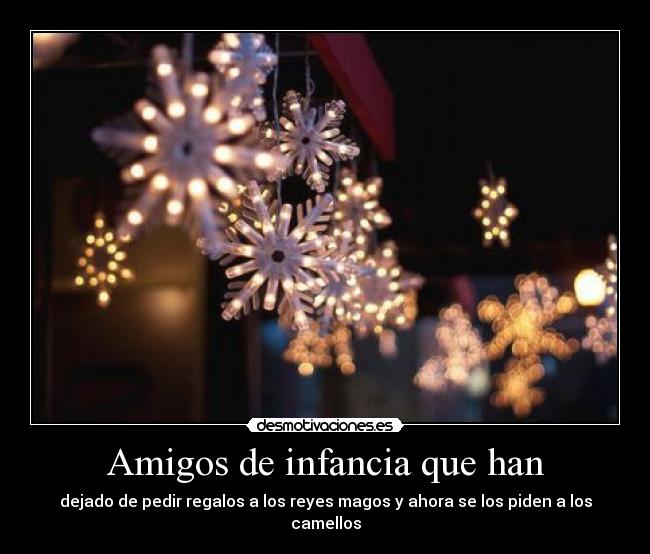 Amigos de infancia que han - dejado de pedir regalos a los reyes magos y ahora se los piden a los camellos