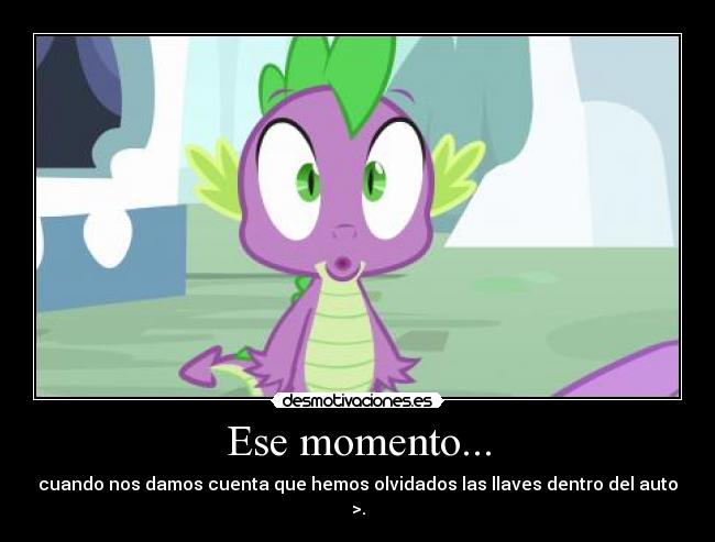 Ese momento... - cuando nos damos cuenta que hemos olvidados las llaves dentro del auto >.
