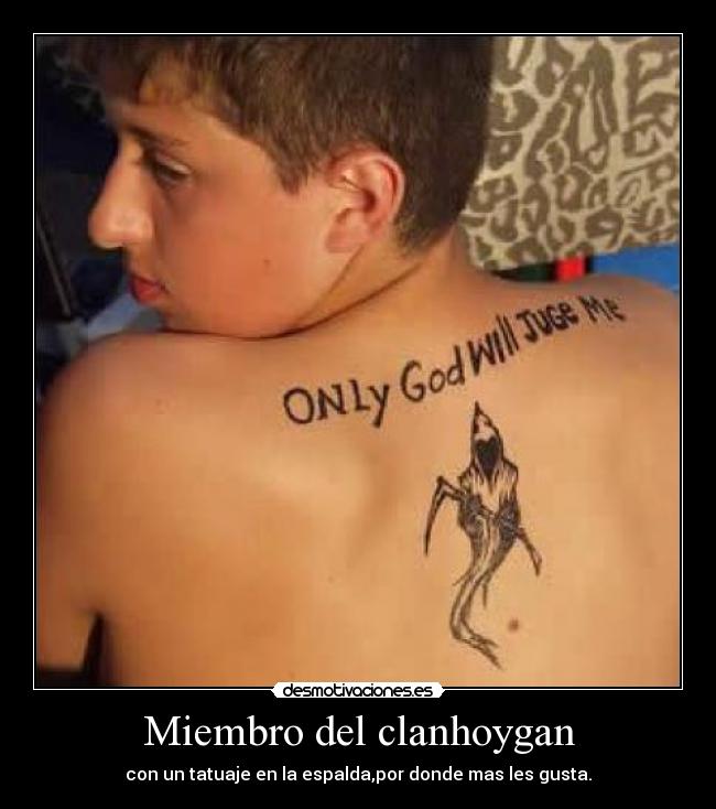 Miembro del clanhoygan - con un tatuaje en la espalda,por donde mas les gusta.