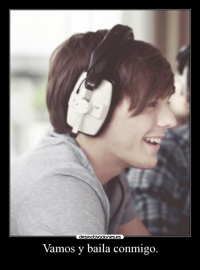 Vamos y baila conmigo. -
