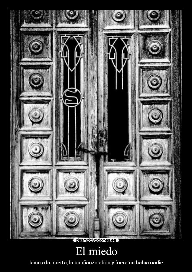 El miedo - llamó a la puerta, la confianza abrió y fuera no había nadie.