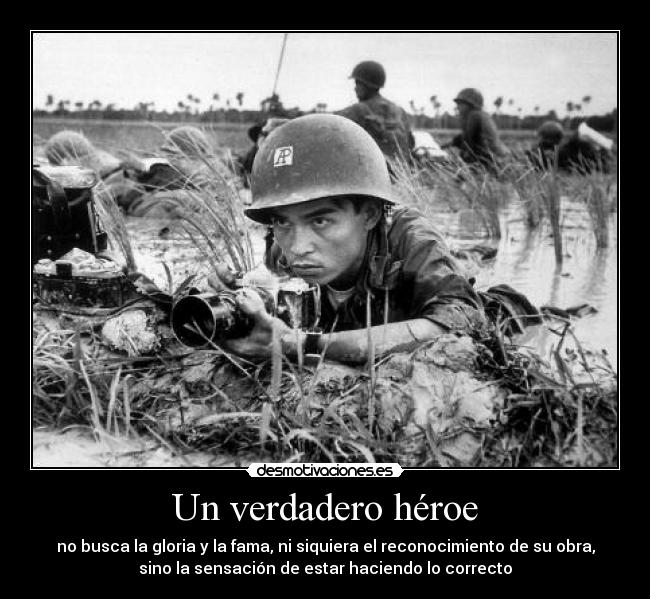 carteles periodistas prohibamos comparar los corresponsales guera con los tertulianos tele desmo desmotivaciones